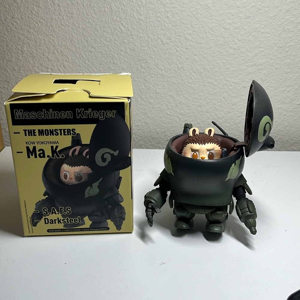 Pop Mart Maschinen Krieger x The Monsters Labubu figurine